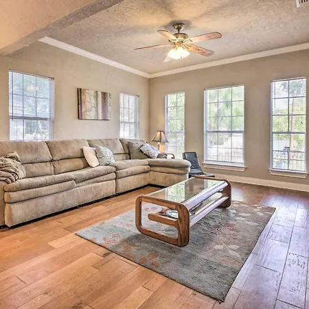 San Antonio Home With Patio - 3 Mi To River Walk!